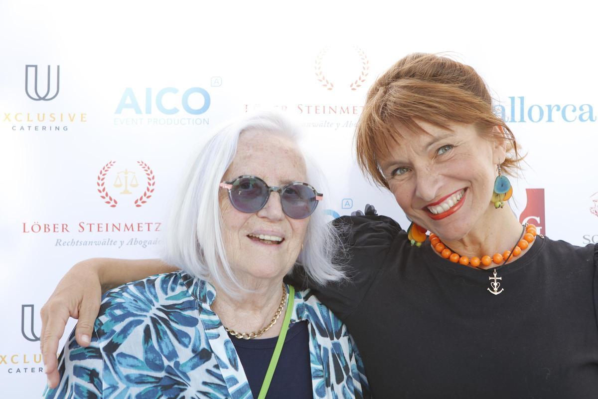 Barbara Pohle und Claudia Nagyivan (v.l.).