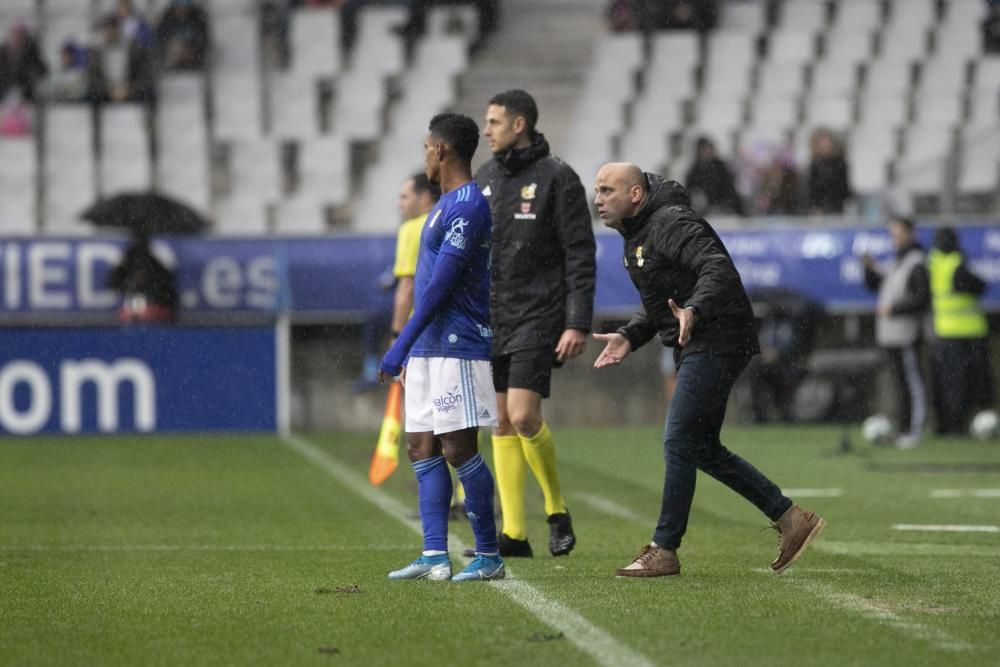 El partido entre el Real Oviedo y el Rayo Vallecano, en imágenes