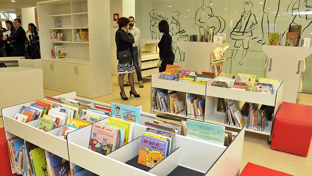 La biblioteca de Sant Vicenç és un dels equipaments on s’instal·laran les plaques | ARXIU/MIREIA ARSO