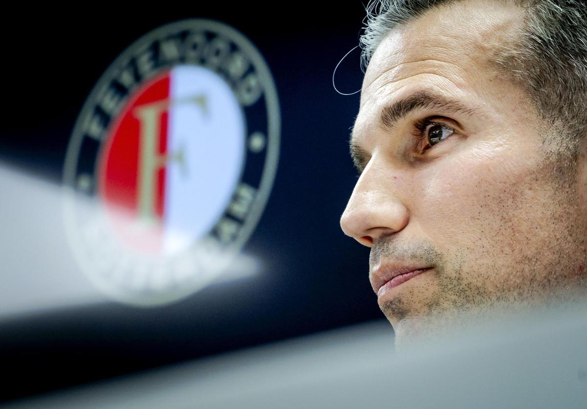 Van Persie quiere ser el verdugo del otro equipo de Milán