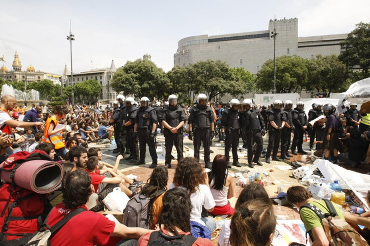 El desallotjament de la plaça de Catalunya, vist per Ricard Cugat.