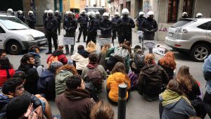 Una vivenda del carrer de Sant Bernat ha sigut desallotjada per la Guàrdia Urbana.