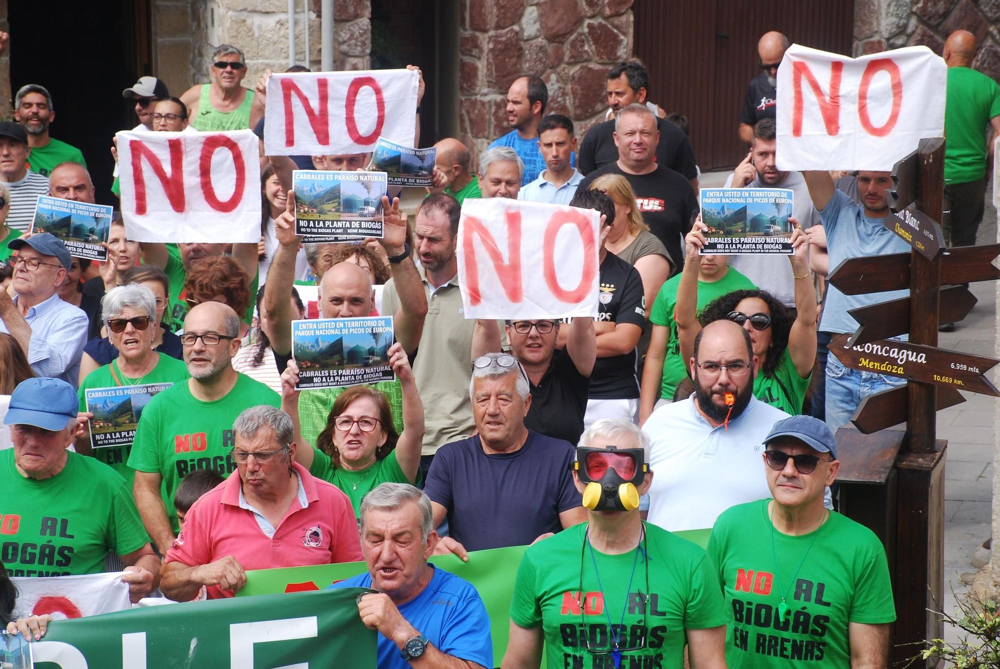 Manifestación contra la planta de biogás en Arenas de Cabrales