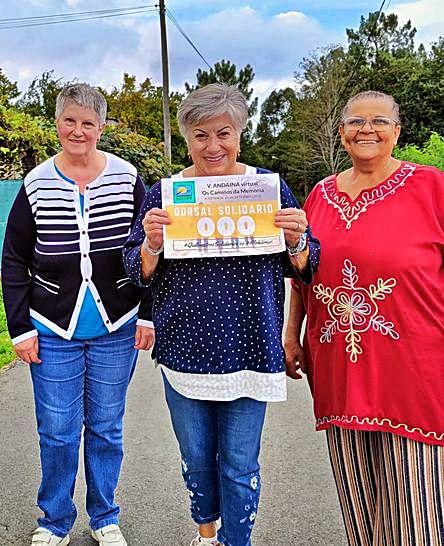 Esther Perol, Judite dos Santos y Pilar Pombo con su dorsal.