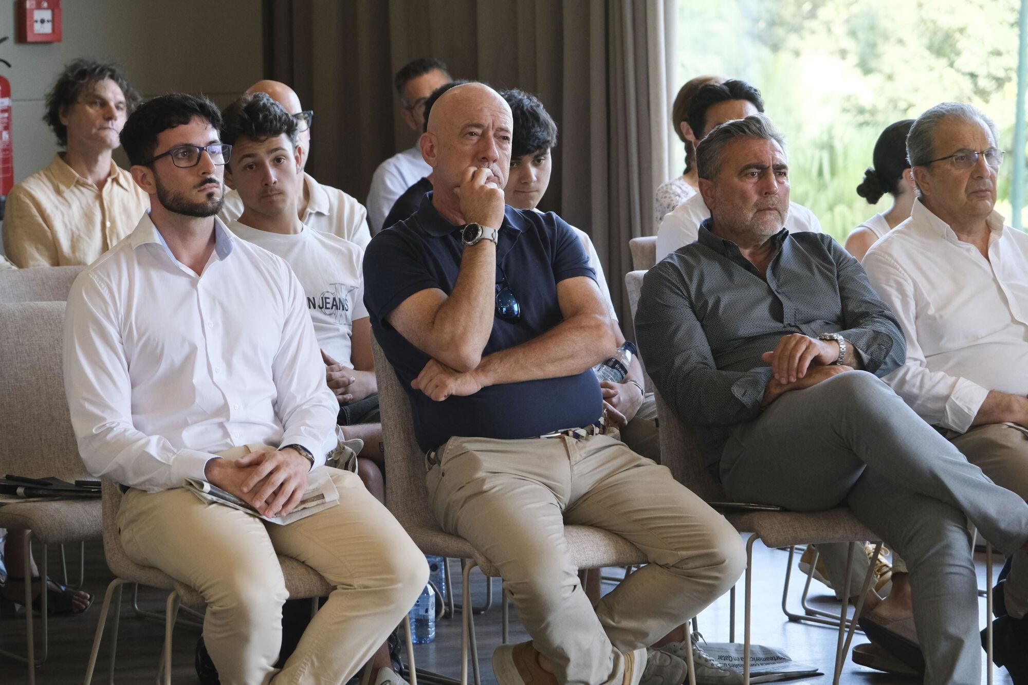 Expertos reunidos por La Opinión apuestan por el conocimiento financiero para superar los actuales tiempos de incertidumbre

