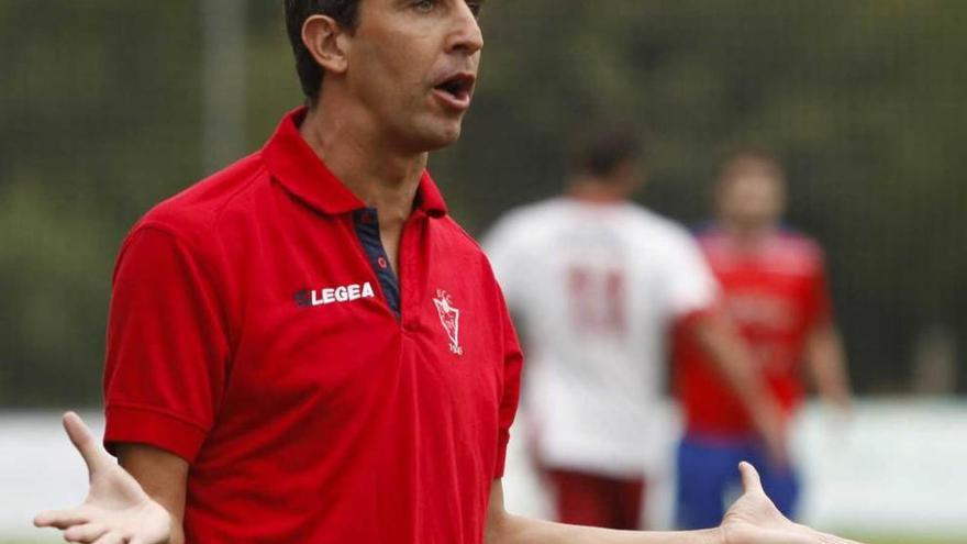 Miguelín, durante un partido del Ceares.