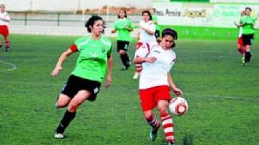 El equipo femenino, encaramado en los puestos altos de su grupo