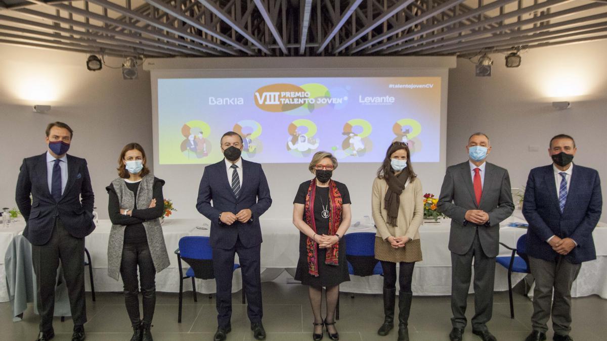 Francisco Catalán, Elena Tejedor, Jaime Casas, Anna Lluch, Marlene Perkins, Salvador Navarro y Julio Monreal, el jurado de la octava edición de Talento Joven.