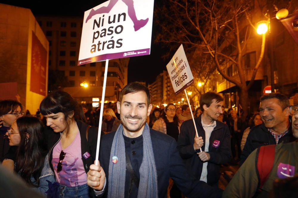 Masiva manifestación en el Día de la Mujer en València