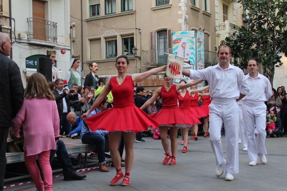 Figueres vibra amb les danses de Populària