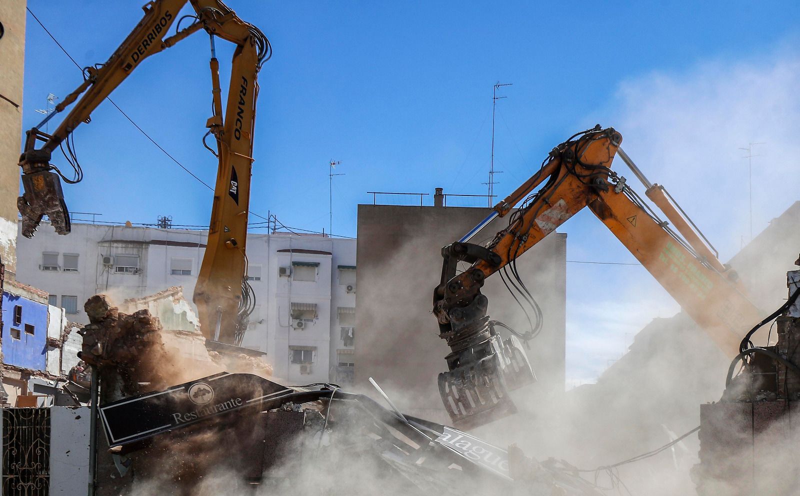 Adiós a Casa Balaguer: así ha sido el derribo del mítico restaurante de València