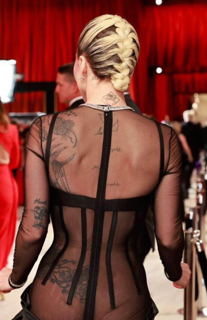 Detalle del peinado de Lady Gaga Oscar 2023