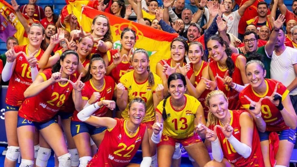 La selección celebra el pase a la siguiente ronda