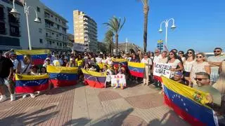 El exministro Margallo y la alcaldesa de Xàbia secundan una protesta contra el "fraude electoral" en Venezuela
