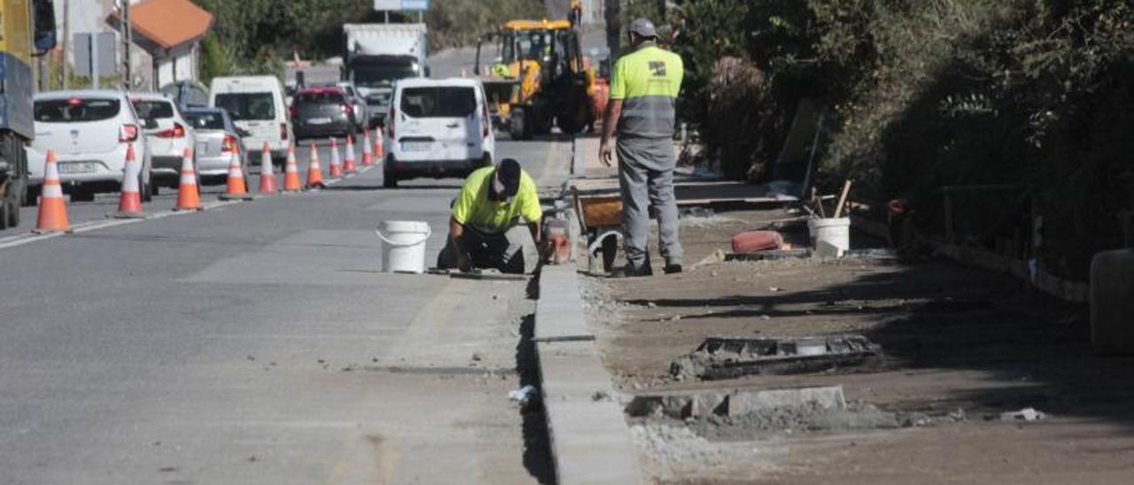 Las obras de la senda, en la recta entre Meiro y A Portela. |   // S.ÁLVAREZ