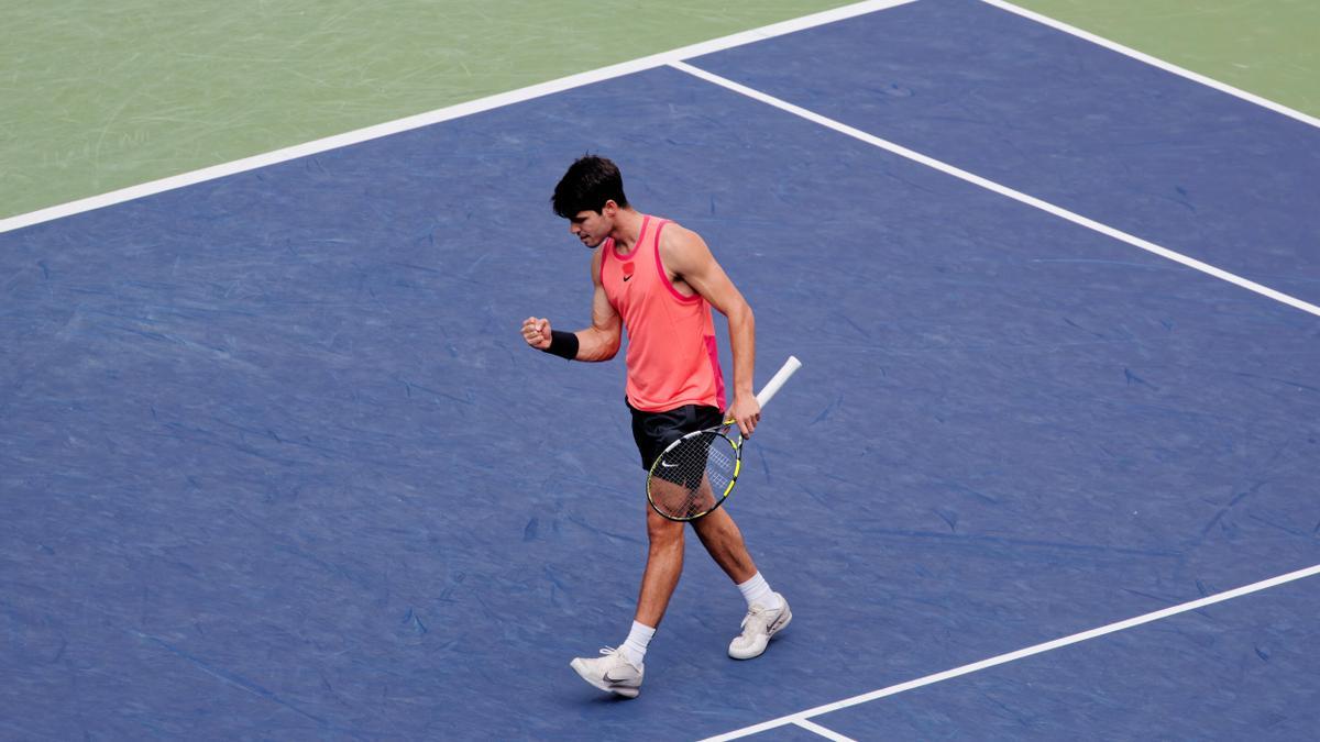 Carlos Alcaraz, en el Masters de Shanghai ante Monfils.