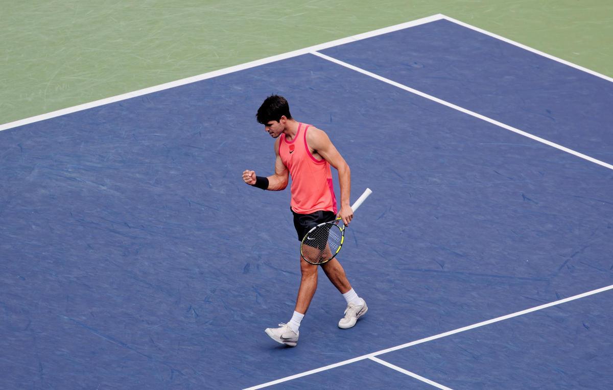 Carlos Alcaraz, en el Masters de Shanghai ante Monfils.