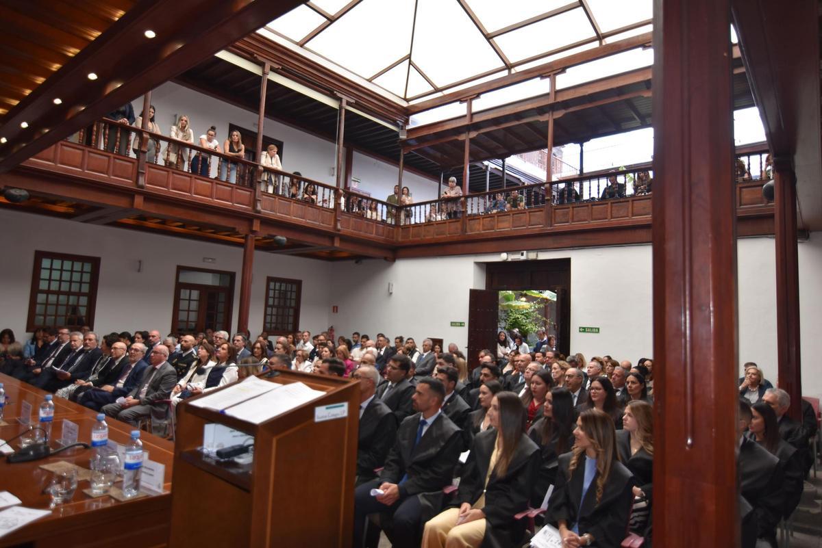 El Ilustre Colegio de Abogados de Las Palmas celebra la jura de nuevos letrados y homenajea a sus colegiados con 25 y 50 años de trayectoria