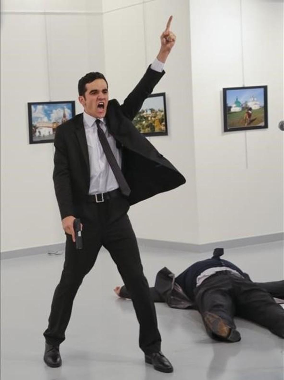 RESUMEN DEL AÑO 2016. 19/12/2016  Asesinato del embajador de Rusia en Turquía, Andrei Karlov en una galería  en Ankara, Turquía.