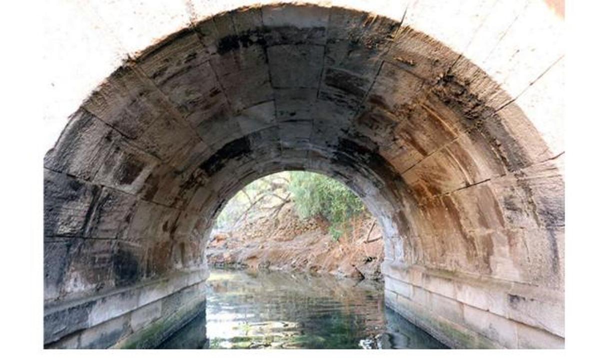 Arco de uno de los puentes del canal del Acequión