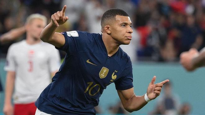 Mbappé: Tres goles, dos de ellos decisivos ante Dinamarca, ponen al astro francés entre los grandes nombres de este mundial. El jugador del PSG ha aparecido en los momentos importantes para mostrar el poderío con el que cuenta Deschamps para revalidar el título conquistado en Rusia.