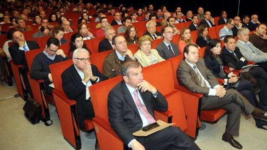 Asistentes al acto celebrado ayer en Pontevedra.  // R.V.