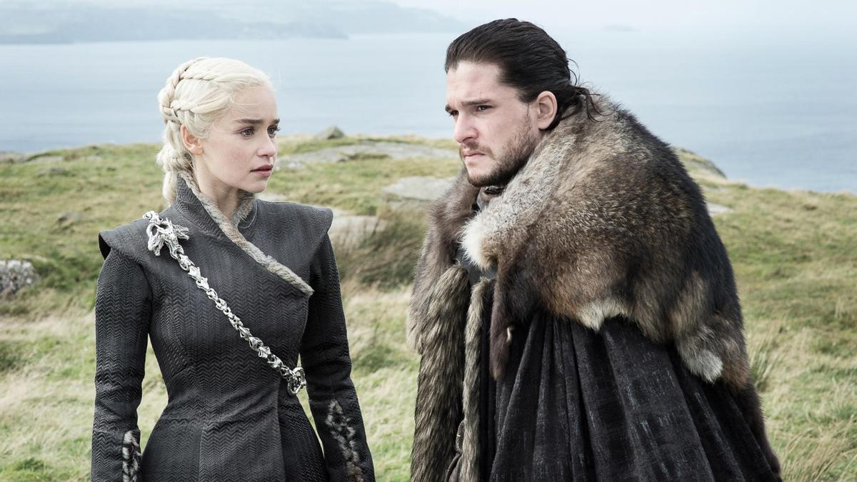 Daenerys Targaryen y Jon Nieve, protagonistas de 'Juego de tronos'.