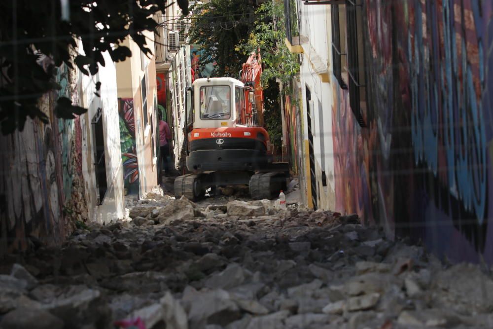 El empedrado de la calle Pinillos ha sido levantado esta semana.