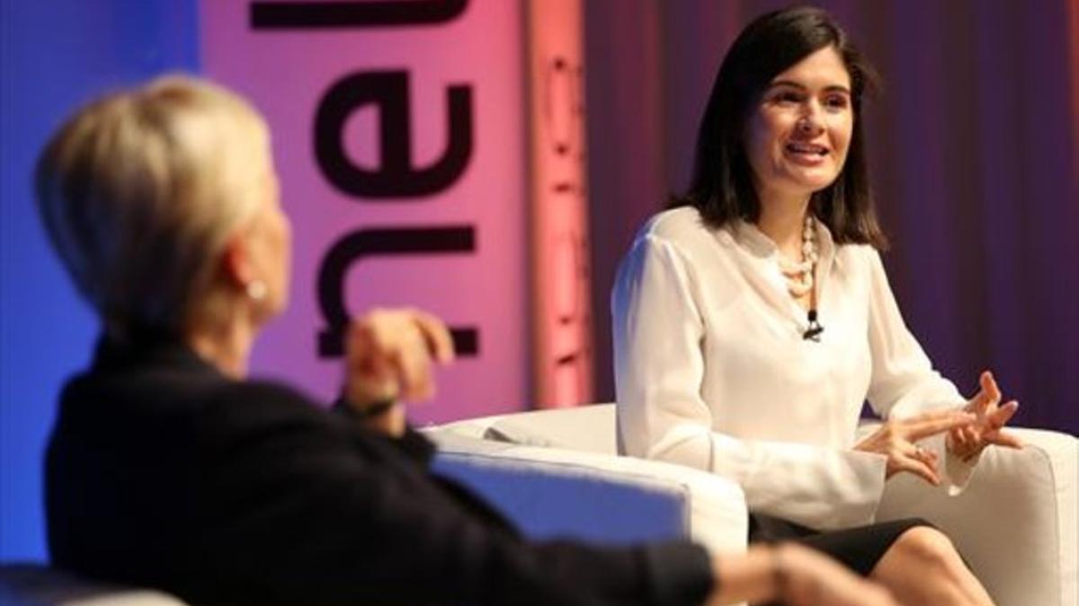 Coloquio 8 Valeria Domíguez, a la derecha, ayer en Cornellà.