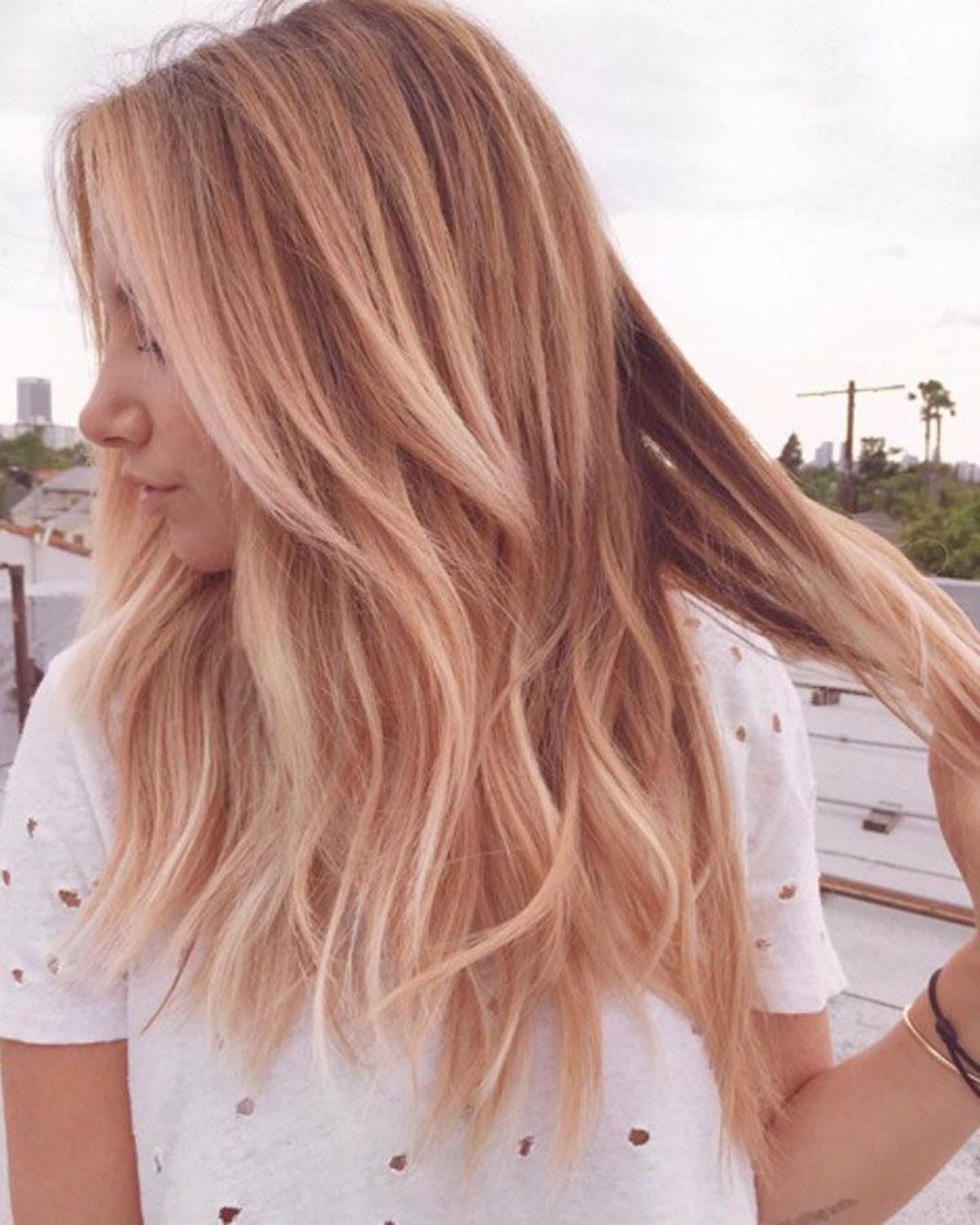 Ashley Tisdale se apunta al 'Rose Gold Blonde'