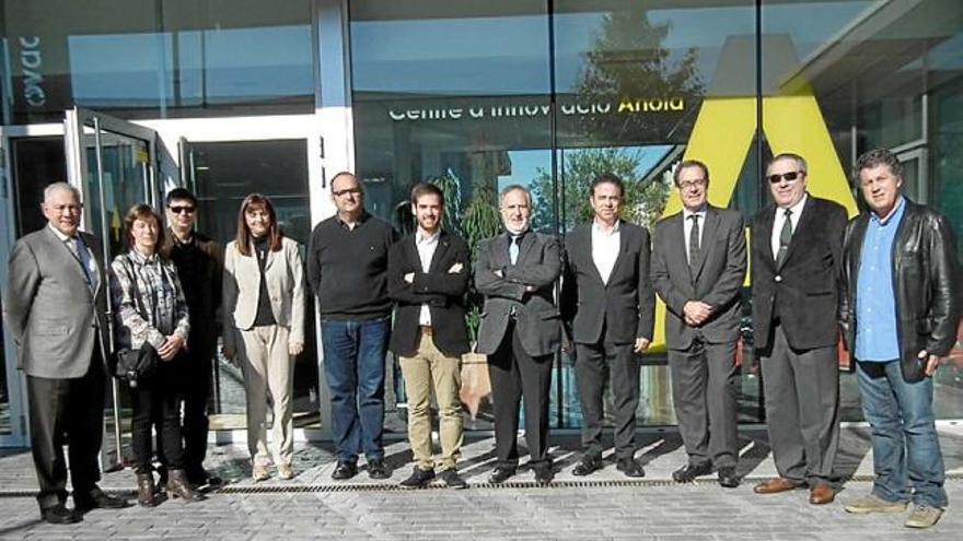 El grup d&#039;assessors davant del Centre d&#039;Innovació de Vilanova