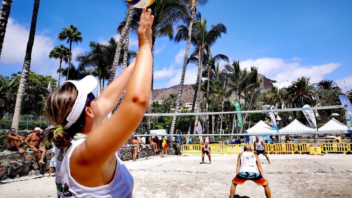 El calendario deportivo de Mogán cierra 2023 con un campeonato de vóley playa.