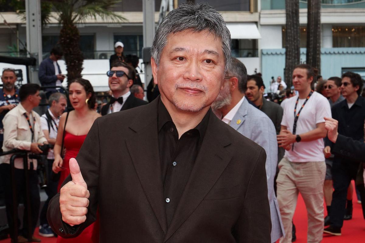 El director de cine, productor, guionista y editor de cine japonés Hirokazu Kore-Eda llega para la proyección de la película "Nagi Notes"