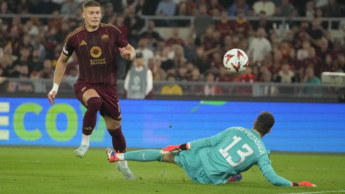 El delantero ucraniano Dovbyk, de la Roma, interesa al Villarreal CF.