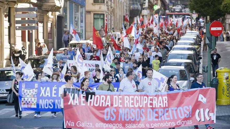 Manifestación de la CIG por los derechos laborales, ayer, en A Coruña.