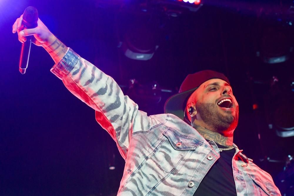 Nicky Jam, el rey del reguetón, hizo vibrar el Coliseum con sus ritmos latinos al son de su Íntimo Tour, con el que se encuentra recorriendo la escena nacional.