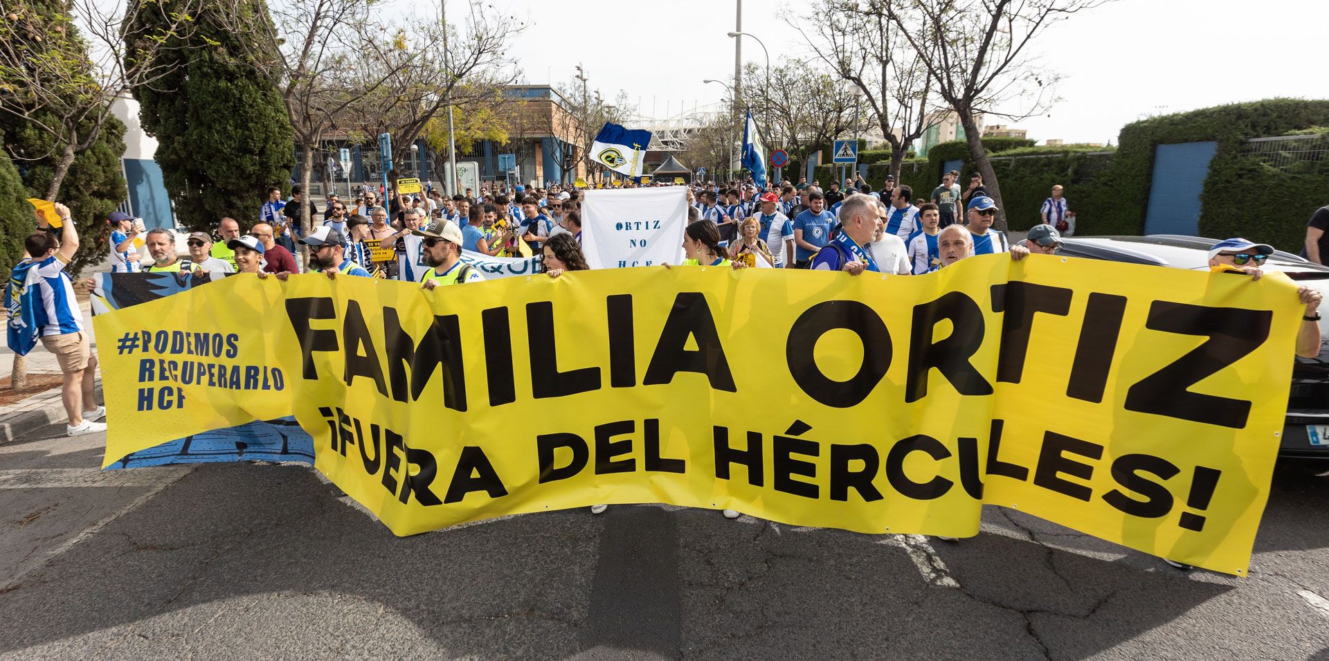 Protestas dentro y fuera del estadio del Rico Pérez