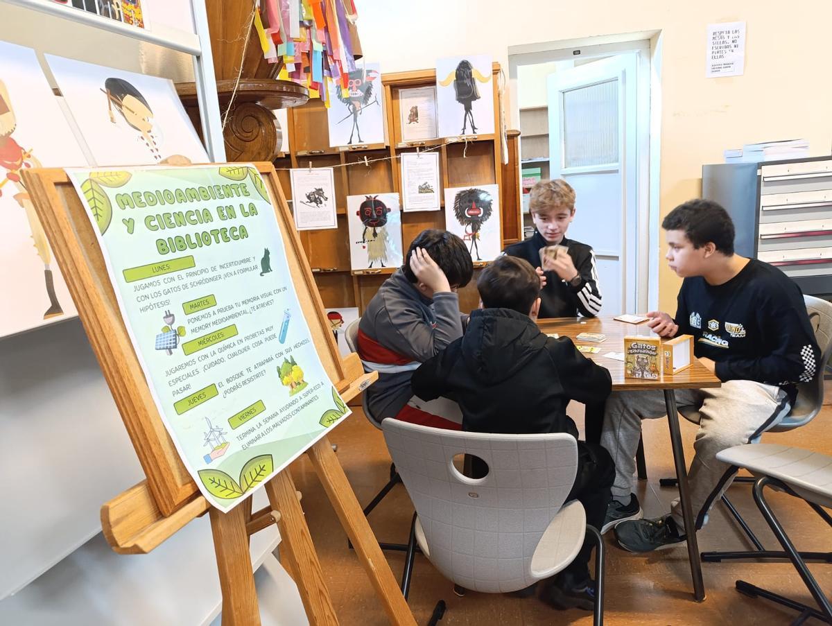 Juegos en la biblioteca.