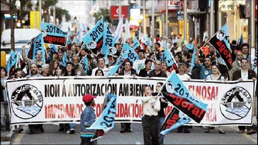 La manifestación reunió a cerca de 3.000 personas. / rafa Vázquez