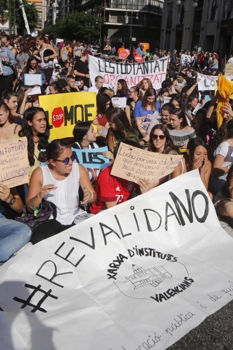 Protesta de estudiantes en Valencia contra la reválida