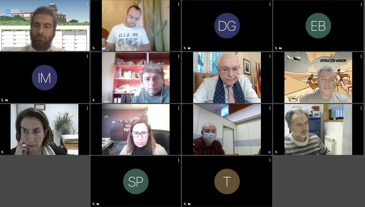 Una captura de la reunión telemática del patronato, la primera con los vecinos de Ons. El representante vecinal fue Adrián Ferrer, segundo por la izquierda en la línea superior.
