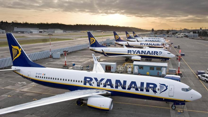 Avions de Ryanair, a punt per enlairar-se.