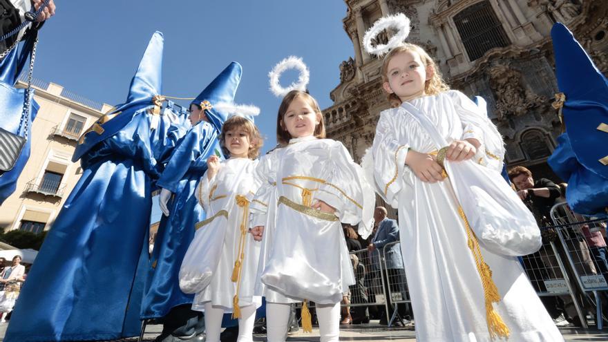 La cantera de nazarenos de Murcia se luce en la Procesión del Ángel