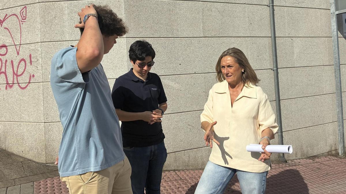Luisa Sánchez, en una visita a la calle Doctor Carracido.