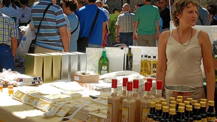 Una parada de productes agroalimentaris a la Fira de Sant Llorenç