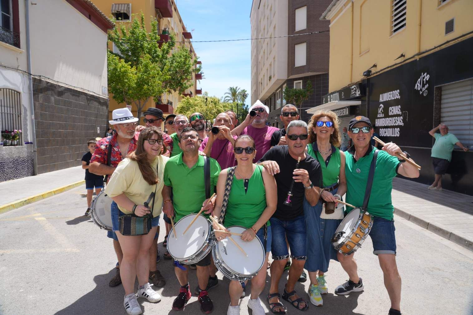 El Grau da inicio a las fiestas de Sant Pere con pólvora, bous y música