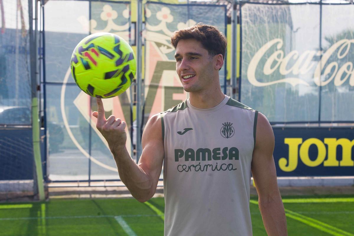 Sergi Cardona atendió a 'Mediterráneo' en el Mini Estadi de la Ciudad Deportiva del Villarreal CF.