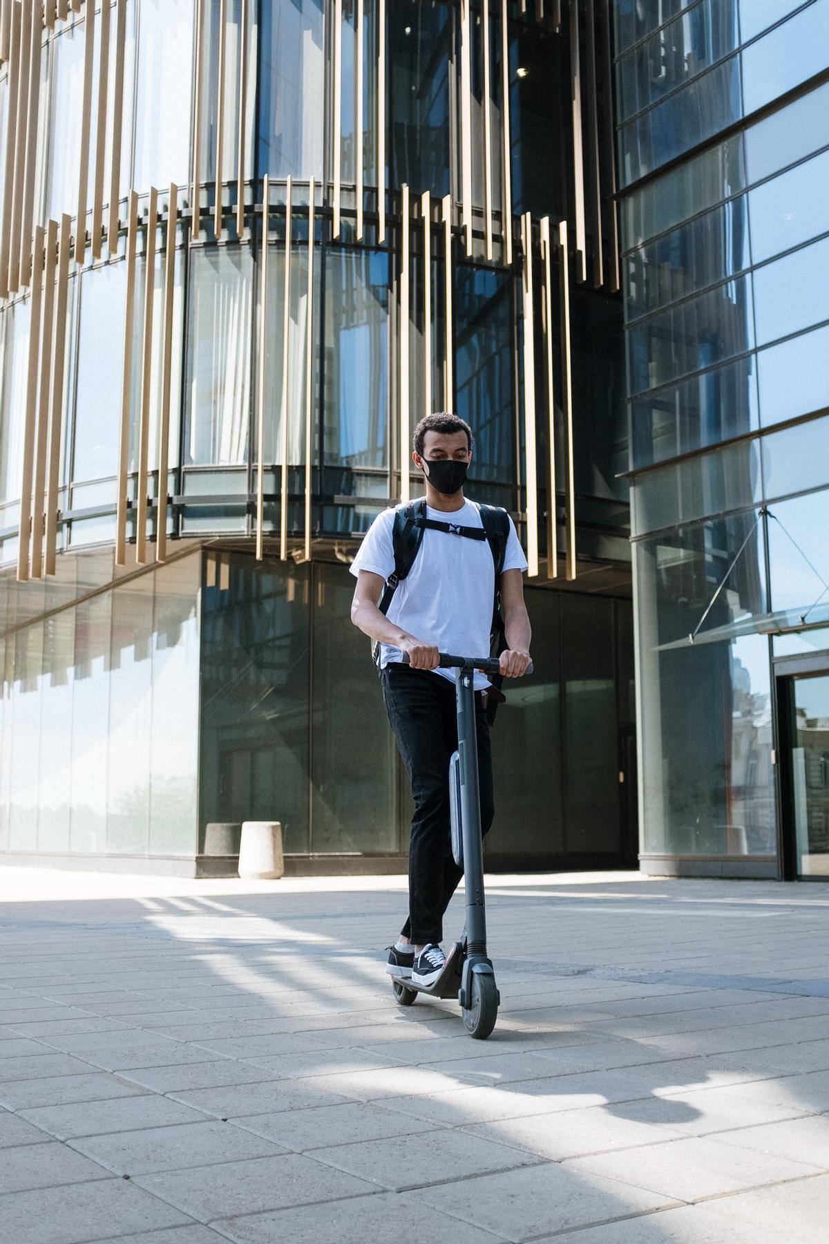 El patinete eléctrico se ha convertido en el medio de transporte de mucha gente.