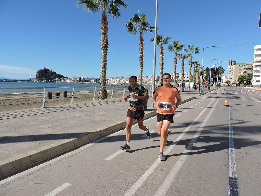 Estos todas las imágenes de la Media Maratón de Águilas