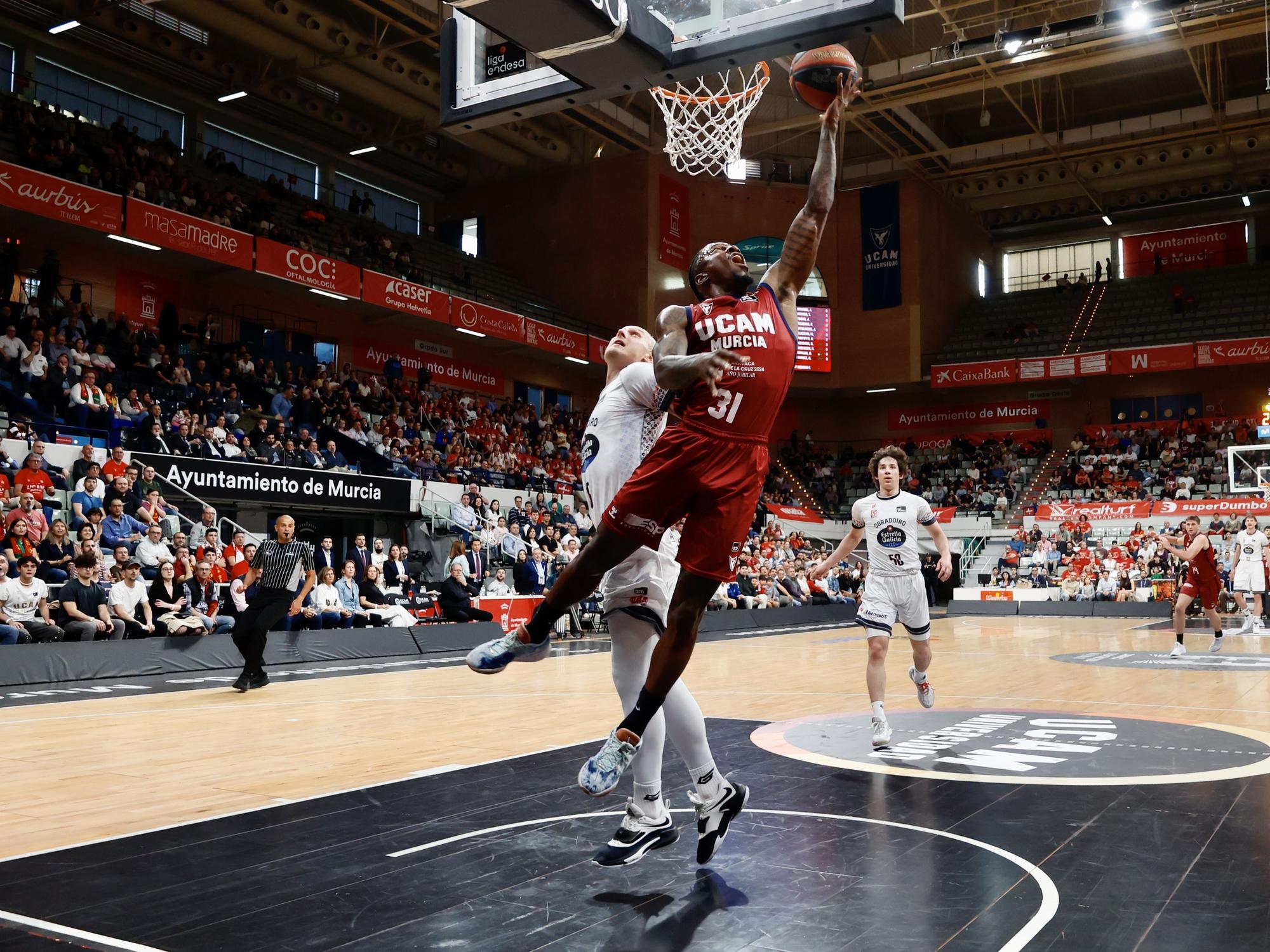 Todas las imágenes del  UCAM Murcia CB contra el Monbus Obradoiro